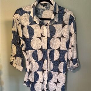 Like new! Stylish and comfy lightweight top